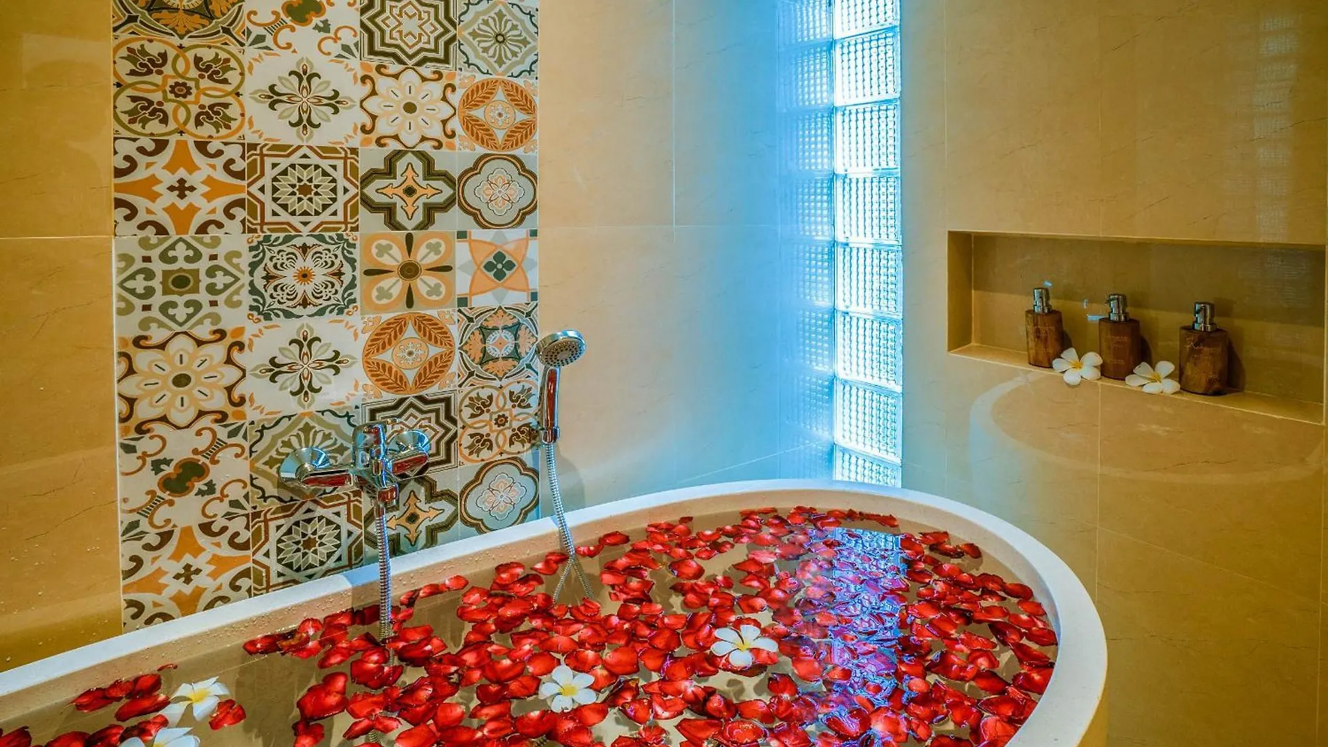 Kahayana Suites Ubud 3*, אובוד